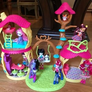 Enchantimals playset with 7 dolls